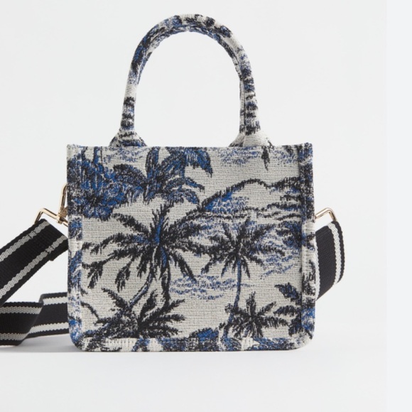 H&M BLUE TOILE SMALL HANDBAG DETACHABLE SHOULDER STRAP
BLUE/PATTERNED - Picture 3 of 16